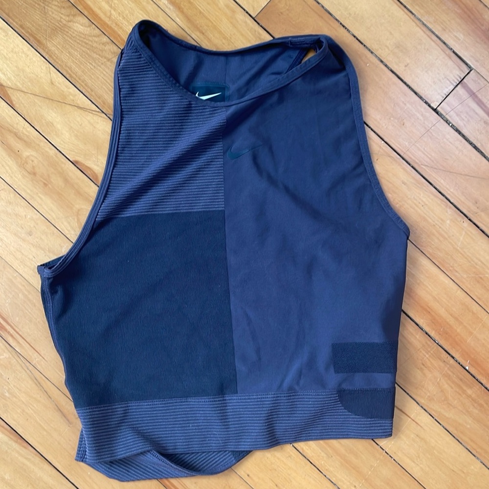 NIKE athletic cropped tank
